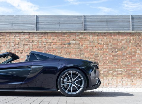 McLaren 570S Spider 32