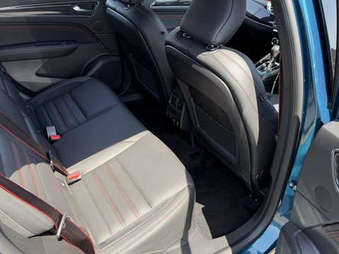 Renault Arkana 1.6 E-TECH Hybrid 145 R.S. Line 5dr Auto 37