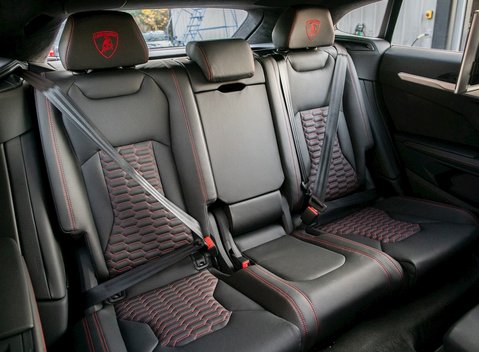 Lamborghini Urus 13