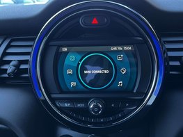 Mini Hatch 1.5 Cooper Sport Auto 3dr 27