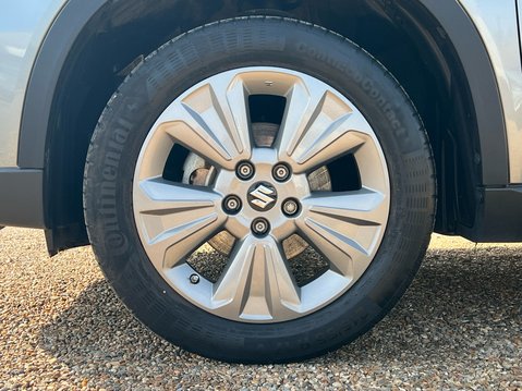 Suzuki Vitara SZ-T MHEV 4