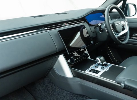 Land Rover Range Rover P530 SV 26