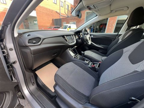Vauxhall Grandland X 1.6 Grandland X SE TD S/S 5dr *NATIONAL DELIVERY* 23