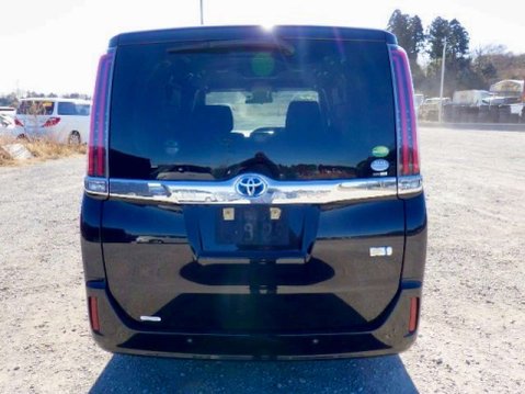 Toyota Noah Hybrid G 6