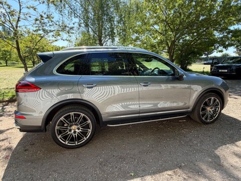 Porsche Cayenne D V6 TIPTRONIC S 18