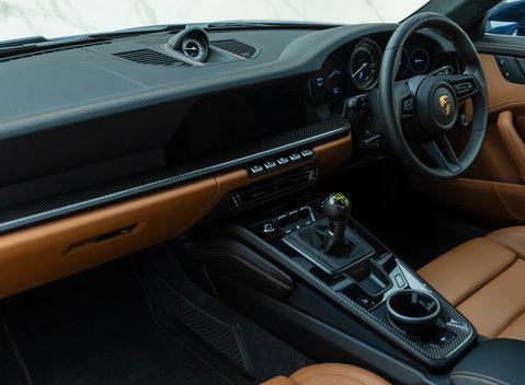 Porsche 911 GT3 TOURING (992) 17