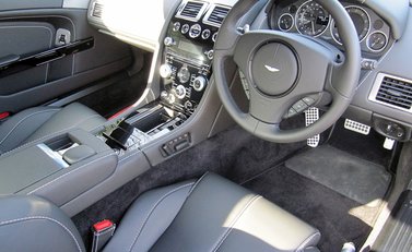 Aston Martin DB9 Carbon Black Edition 7