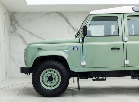 Land Rover Defender 110 Heritage 26