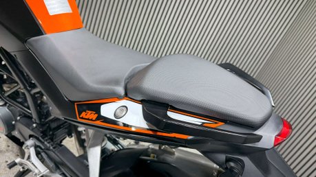 KTM Duke 2016 INCREDIBLY CLEAN LONG MOT ONLY 1K AKRAPOVIC 34