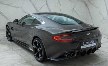 Aston Martin Vanquish S 11