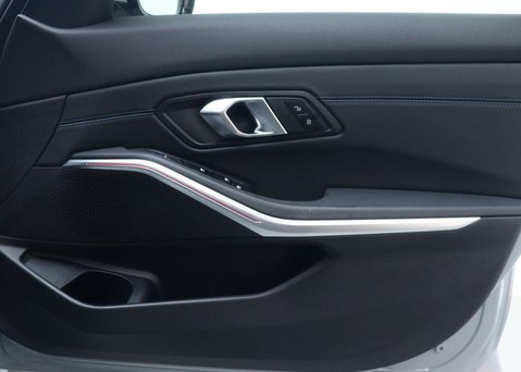 BMW 3 Series 2.0 320i M Sport Saloon 4dr Petrol Auto Euro 6 (s/s) (184 ps) 46