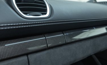 Porsche Cayman GT4 (718) 20