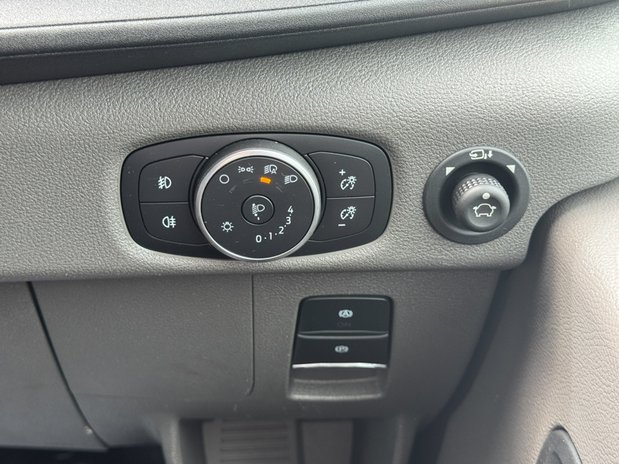 Ford Transit LWB L3H2 Med Roof Limited 350 Air Con Alloys Camera Nav Sensors EURO 6 27