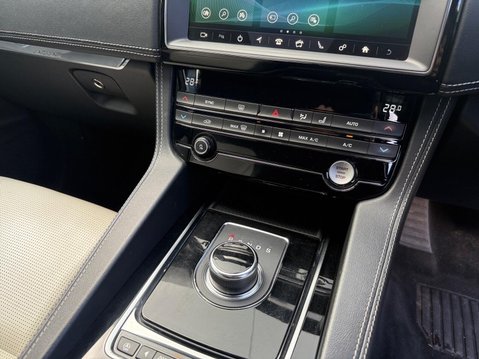 Jaguar F-Pace 2.0 D180 R-Sport Auto AWD Euro 6 (s/s) 5dr 21
