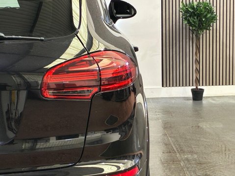 Porsche Cayenne 3.0 TD V6 Platinum Edition TiptronicS 4WD Euro 6 (s/s) 5dr 61