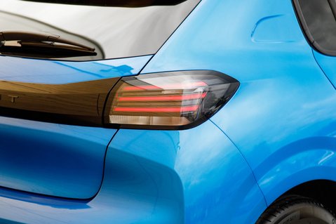 Peugeot 208 PURETECH ALLURE S/S 9