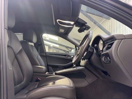 Porsche Macan 3.0 Macan S Semi-Auto 4WD 5dr 53