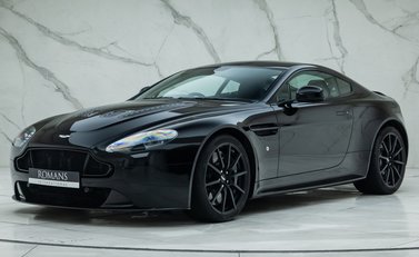 Aston Martin V12 Vantage S Coupe 1