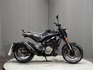Husqvarna Svartpilen 125 2022 ONLY 6K MODERN CLASSIC FEEL 15BHP MOT OCTOBER 2027 1