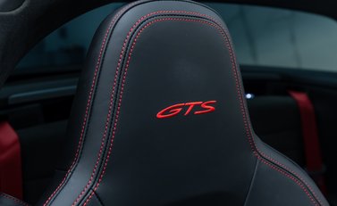 Porsche 911 Targa 4 GTS (992) 21