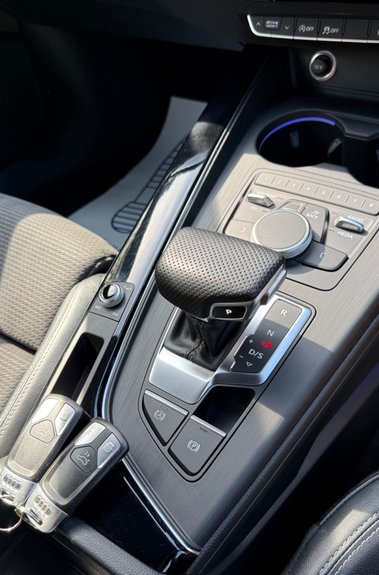 Audi A4 TFSI BLACK EDITION MHEV- APPLE CAR PLAY - REVERSE CAMERA 