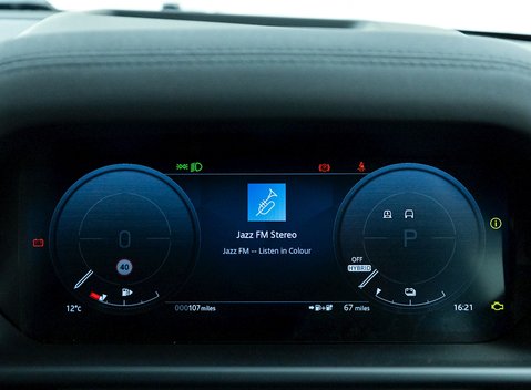 Land Rover Defender 110 75th Anniversary P400e 17