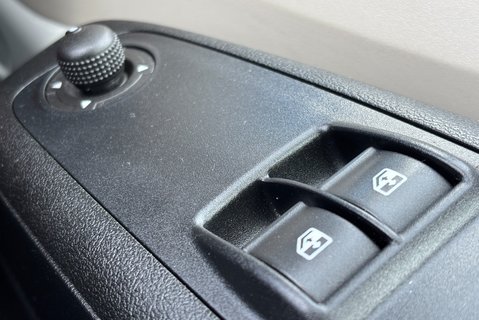 Peugeot Boxer 335 2.2 Hdi 130 ps Crew Cab Tipper - Air Con - Ex MOD 32