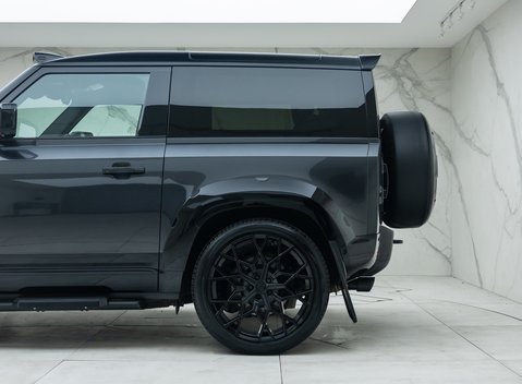 Land Rover Defender 90 V8 P525 URBAN 40