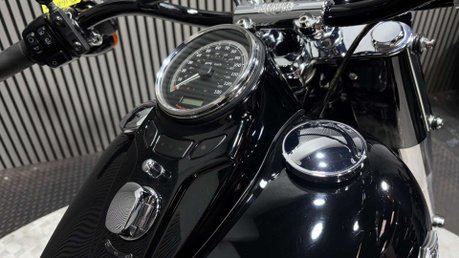 Harley-Davidson Softail 1690 FLS SLIM 2016 ONLY 9K 1 GENUINE OWNER STUNNING CRUISER 35