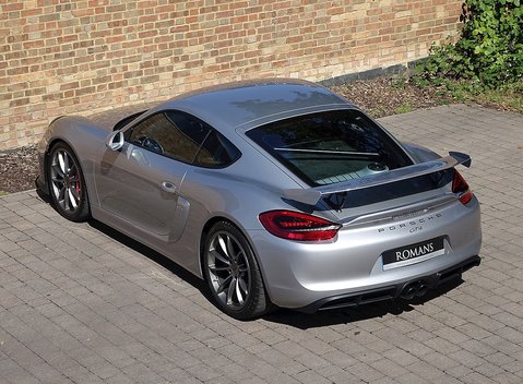 Porsche Cayman GT4 12