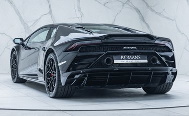 Lamborghini Huracan LP640-4 EVO 12