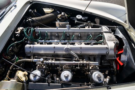 Aston Martin DB4 Series III 42