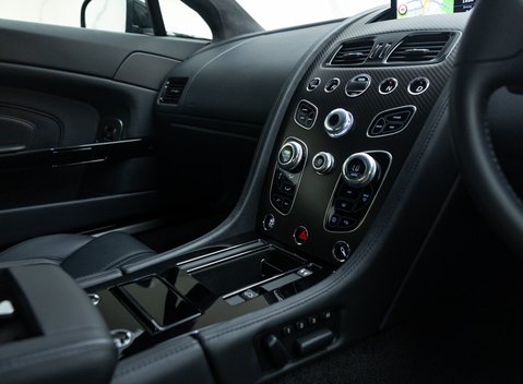 Aston Martin V12 Vantage S 24