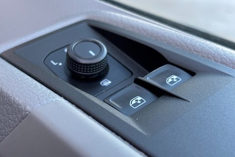 Volkswagen Crafter CR35 177 ps Tdi L2 H2 Trendline DSG Panel Van 36