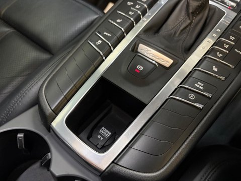 Porsche Macan 3.0 TD V6 S PDK 4WD Euro 6 (s/s) 5dr 25