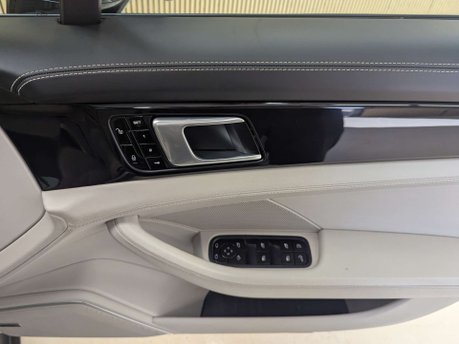 Porsche Panamera 2.9 Panamera 4 E-Hybrid Semi-Auto 4WD 5dr 40