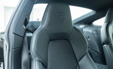 Porsche 911 GT3 Touring (992) 16