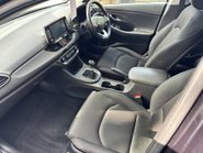 Hyundai i30 1.6 CRDI SE NAV 5 Dr 16