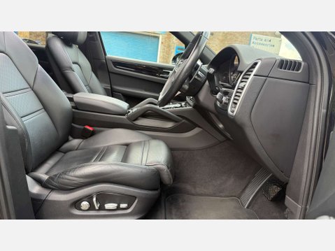 Porsche Cayenne 3.0 Cayenne V6 E-Hybrid Auto 4WD 5dr 4