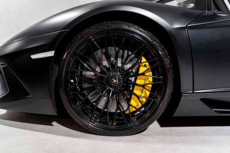 Lamborghini Aventador SV AD PERSONAM. FACTORY SATIN CARBON FIBRE EXT. COMFORT SEATS. FRONT LIFT. 11