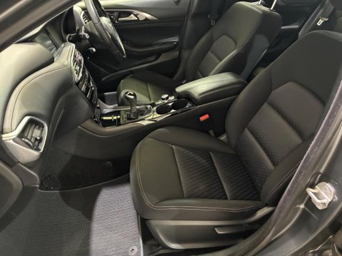 Infiniti Q30 1.5d SE Euro 6 (s/s) 5dr 48