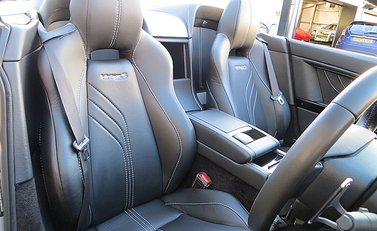 Aston Martin V8 Vantage S Roadster 9