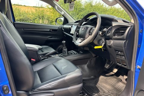 Toyota Hilux Active 4WD D-4D ECB Pickup 17