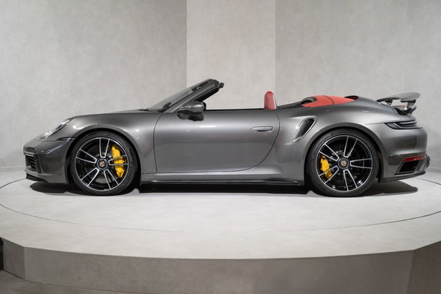 Porsche 911 TURBO S PDK. SPORTS CHRONO. HEATED & VENTILATED SEATS. PCCBS. LIFT. 1