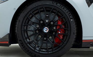 BMW M4 CSL 8