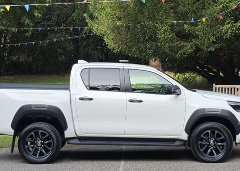 Toyota Hilux 2.8 HI-Luxury Invincible X D-4D 4WD Double Cab Auto 4WD 5dr 49