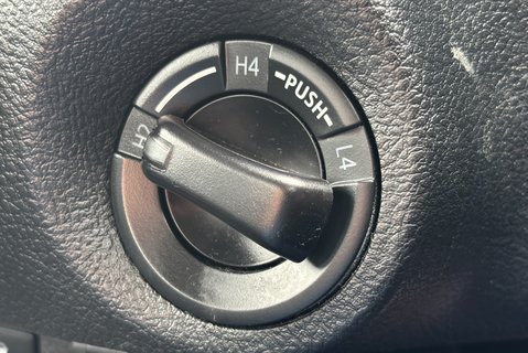 Toyota Hilux Active ECB 4WD D-4D Pickup 24