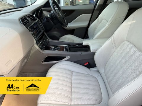 Jaguar F-Pace 2.0 F-PACE Portfolio AWD D Auto 4WD 5dr 33