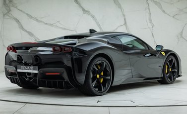 Ferrari SF90 Stradale 6