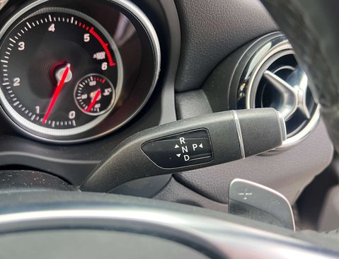 Mercedes-Benz CLA Class 2.1 CLA 220 WhiteArt D Auto 5dr 15